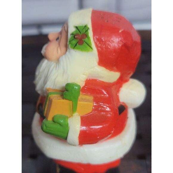 Vintage Hallmark Santa and Mrs. Claus Salt and Pepper Shakers #A49 - Picture 7 of 9